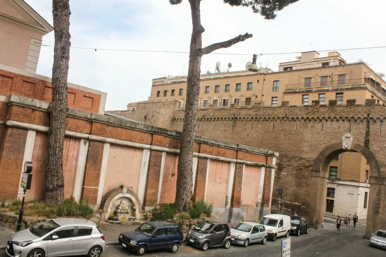 Porta Castello 10 Rome